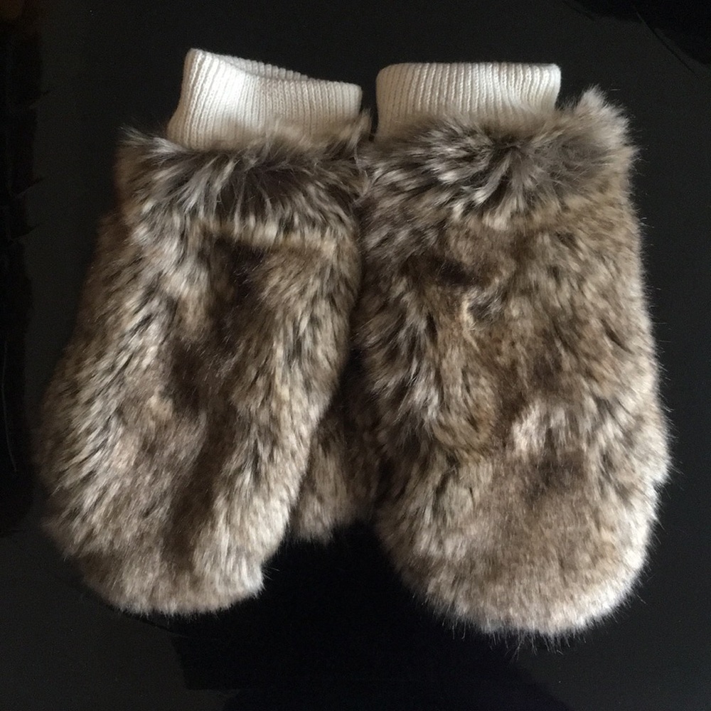 Faux fur oversized mittens
